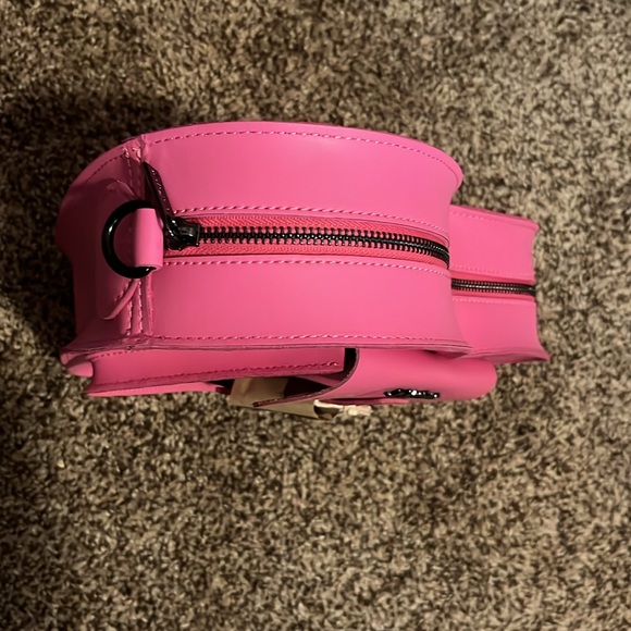 Dr. Martens Heart Crossbody Bag / Backpack - Picture 5 of 6